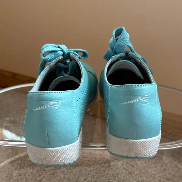 Dansko Orli Perforated Women’s Leather Sneakers Aqua Blue  Sz: 40 EU;  EUC - Picture 6 of 9